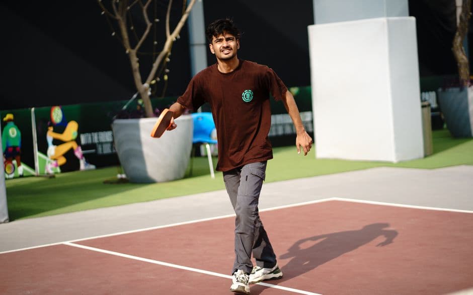 Common pickleball mistakes beginners make