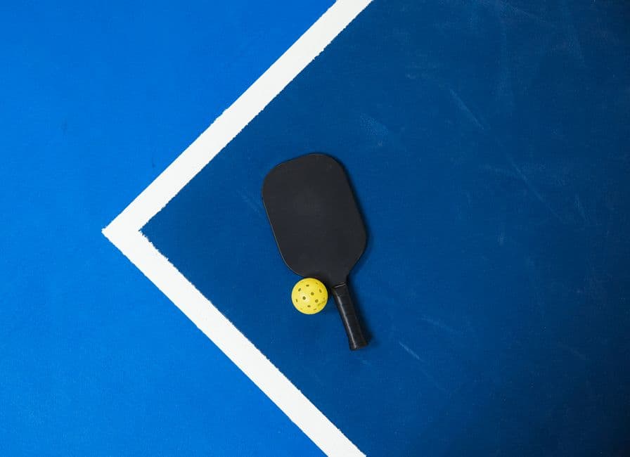 How to hold a pickleball paddle